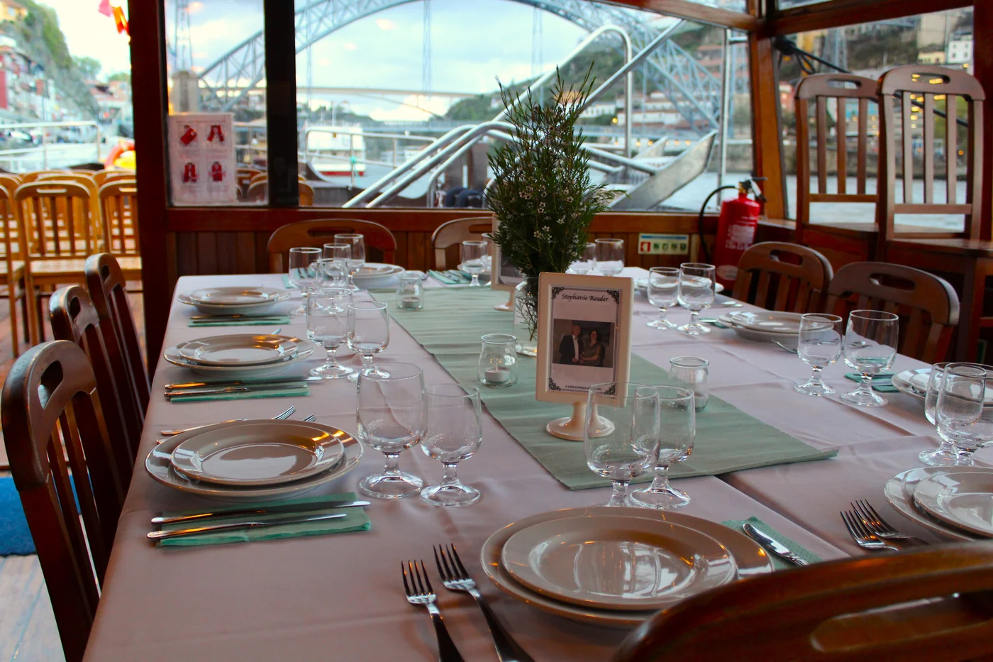 Jantar corporativo com vista para a Ponte Dom Luís